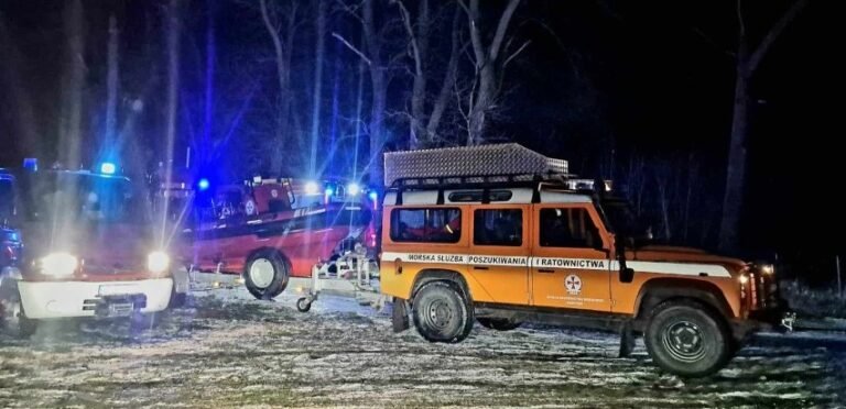 Akcja Ratunkowa na Jeziorze Bukowo: Dwóch Wędkarzy Wyciągniętych z Wody, Jedna Osoba Nieprzytomna