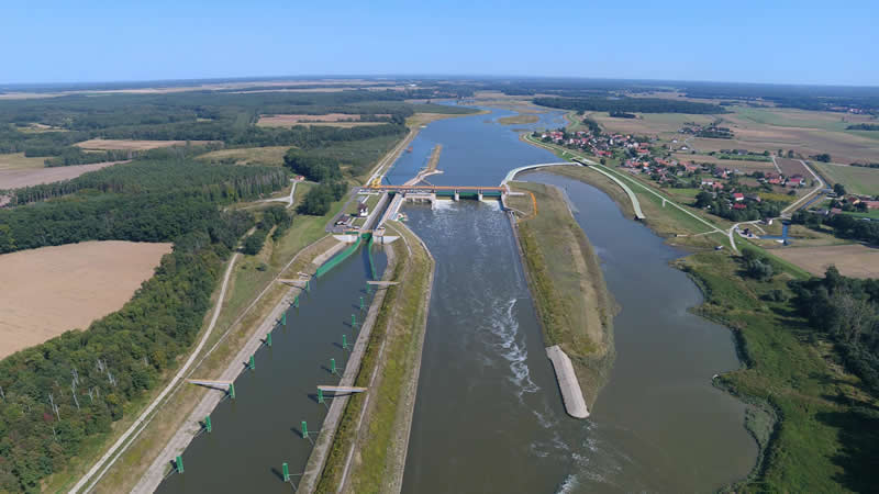 Dokarmiania rzeki w rejonie stopnia wodnego Malczyce na Odrze